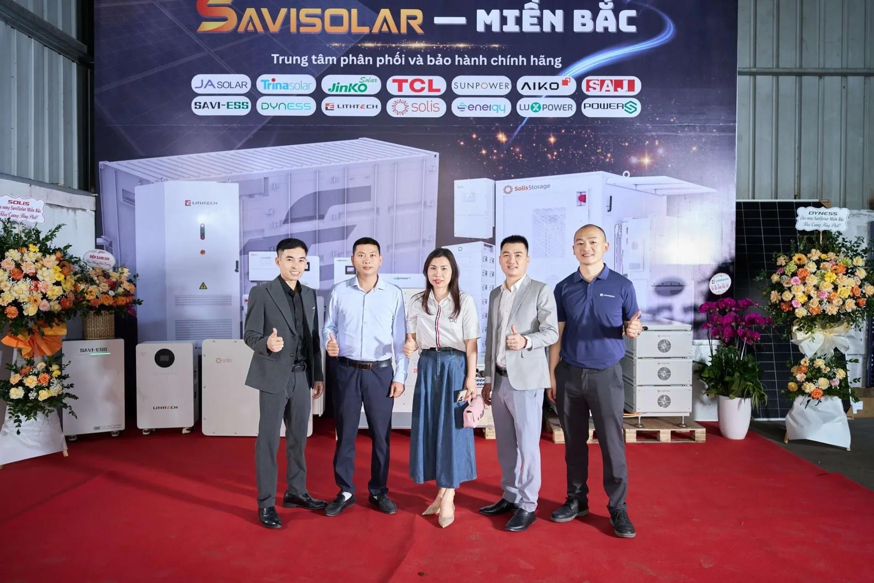Đại diện đối tác tại kho SAVISOLAR miền Bắc